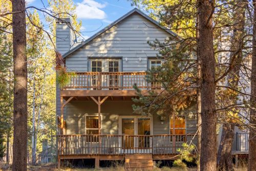 55630 Wagon Master Way, Bend, OR, 97707-2229 | Card Image