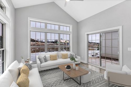 5-N105W6695 Stone Lake Circle, Cedarburg, WI, 53012 | Card Image
