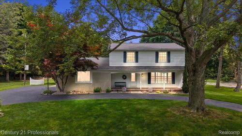 633 Foxhall Rd, Bloomfield Hills, MI, 48304-1913 | Card Image