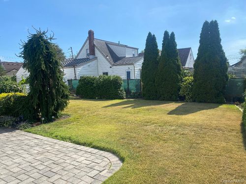 1057 Grand Blvd, Westbury, NY, 11590-5531 | Card Image