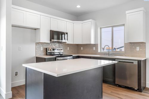 7672 Grapevine Ct, West Richland, WA, 99353-5587 | Card Image