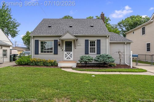 21523 Fresard St, Saint Clair Shores, MI, 48080-1215 | Card Image