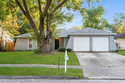 16310 Forest Bend Ave, Friendswood, TX, 77546-3318 | Card Image