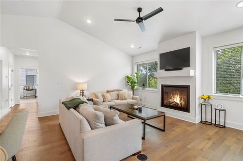 110 Ne Briartown Mews, Bentonville, AR, 72712-4121 | Card Image