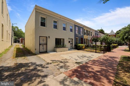 313 8th St Ne, WASHINGTON, DC, 20002-6107 | Card Image