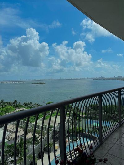 1703 - 1750 N Bayshore Dr, Condo with 1 bedrooms, 1 bathrooms and null parking in Miami FL | Image 3