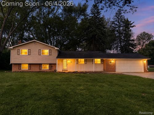 6382 Houghten Dr, Troy, MI, 48098-1832 | Card Image