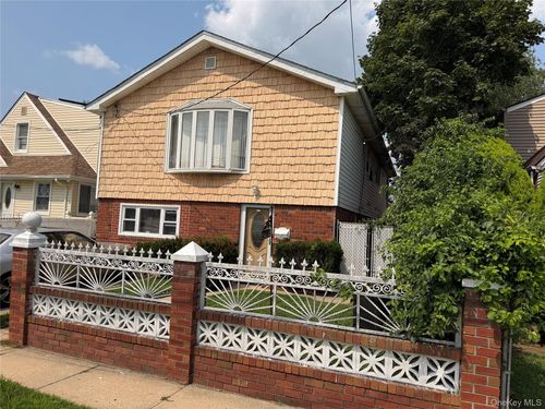24615 137th Ave, Rosedale, NY, 11422-1526 | Card Image
