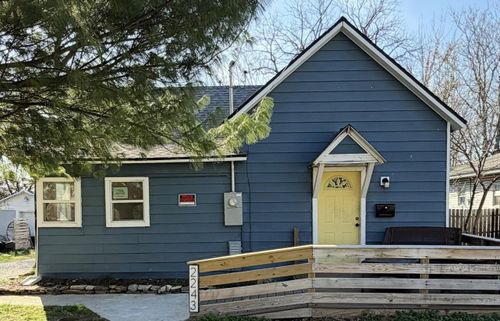 2243 N Taylor Ave, Springfield, MO, 65803-3352 | Card Image