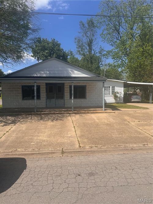 115 W Tom Brown St, Charleston, MO, 63834-2242 | Card Image