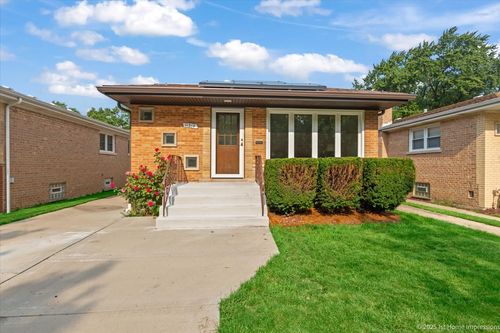 11214 S Sacramento Ave, Chicago, IL, 60655-2302 | Card Image