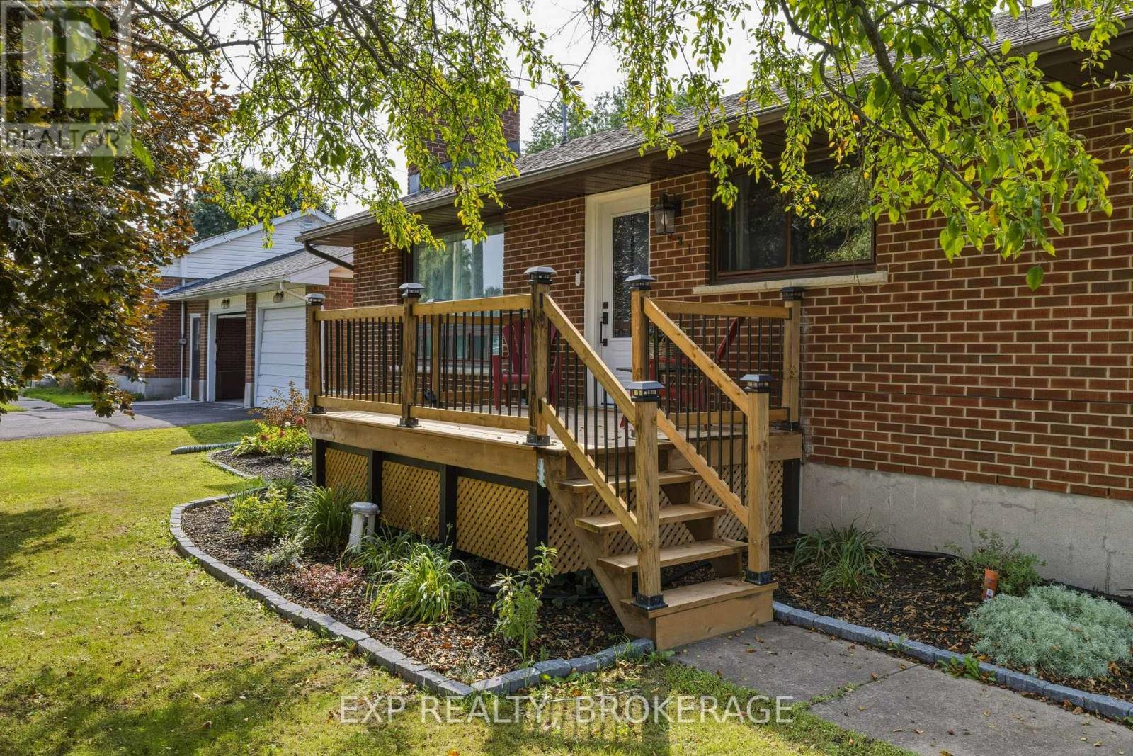 Residential in Kingston (City North of 401) 3
