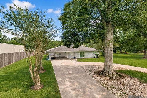 19758 La Highway 42, Livingston, LA, 70754-4016 | Card Image
