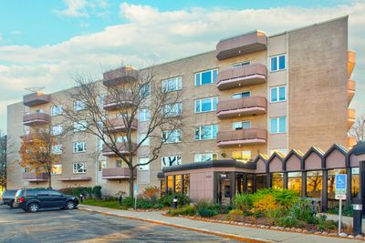 504 - 6401 Lincoln Avenue, Condo with 2 bedrooms, 2 bathrooms and 2 parking in Morton Grove IL | Image 2