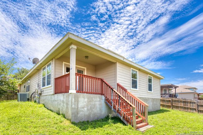 8607 Cheyenne Blf, House other with 4 bedrooms, 2 bathrooms and null parking in Converse TX | Image 15