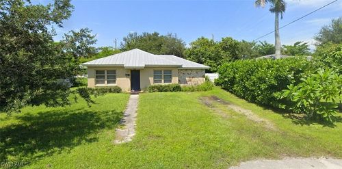 895 11th St N, NAPLES, FL, 34102-5429 | Card Image