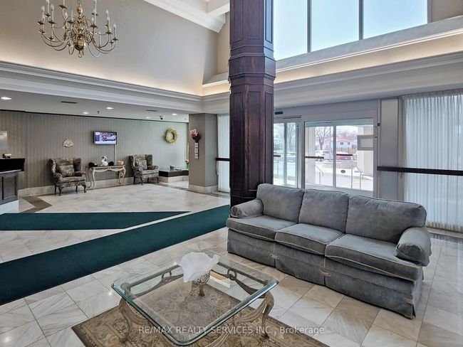 902 - 330 Mill St S, Condo with 3 bedrooms, 2 bathrooms and null parking in Brampton ON | Image 9