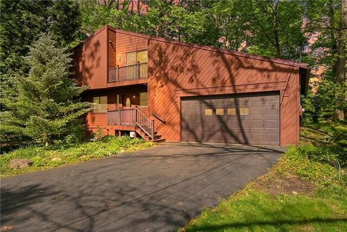 909 Apache Trl, Mercer, PA, 16137-9796 | Card Image