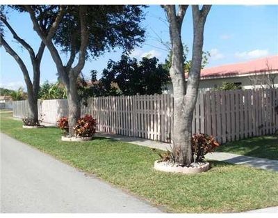 8201 Nw 67th Ave, House other with 4 bedrooms, 2 bathrooms and null parking in Tamarac FL | Image 3