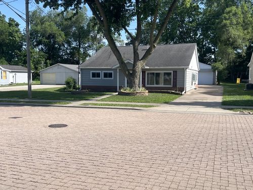 113 4th St, Carbon Cliff, IL, 61239-7701 | Card Image