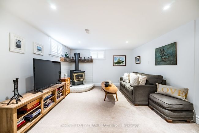 54 Mitchell Ave, House other with 5 bedrooms, 3 bathrooms and 4 parking in Whitby ON | Image 24