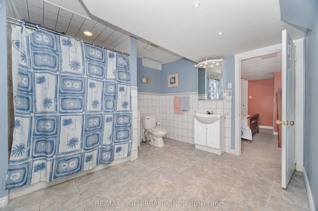 5 Summershade St, House other with 7 bedrooms, 5 bathrooms and 4 parking in Brampton ON | Image 24