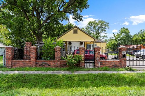8205 Appleton St, Houston, TX, 77022-6013 | Card Image