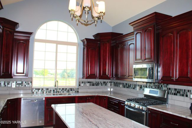 Kitchen | Image 10