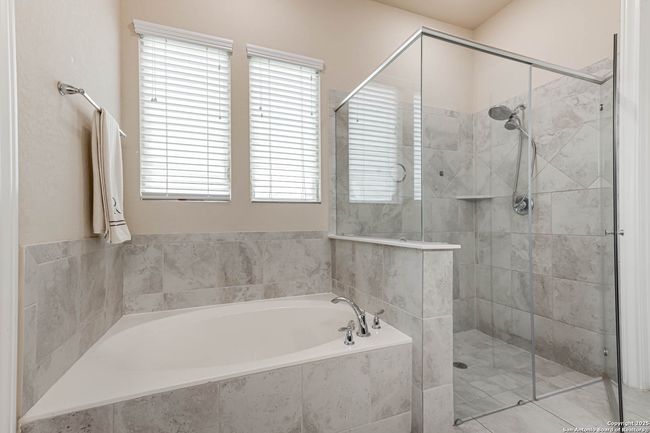 10539 Far Reaches Ln, House other with 5 bedrooms, 4 bathrooms and null parking in Helotes TX | Image 14