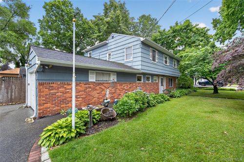 190 Oakwood Rd, Huntingtn Sta, NY, 11746-7204 | Card Image