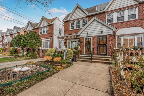 13225 82nd St, Ozone Park, NY, 11417-1203 | Card Image