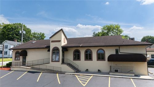 400 S Center Ave, New Stanton, PA, 15672-9712 | Card Image