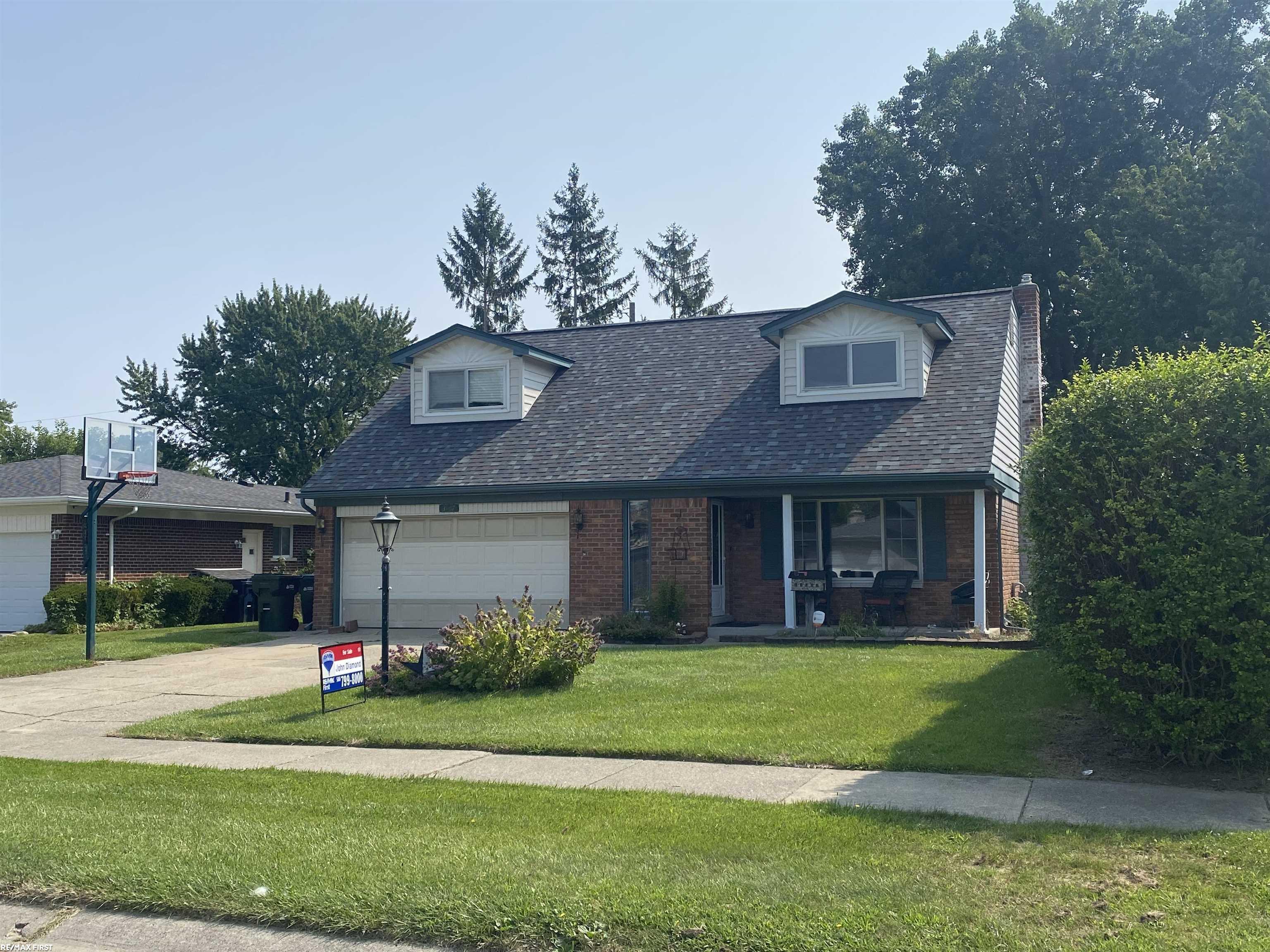 Barbara Dr, Sterling Heights, MI 48310