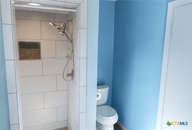 1307 N Main St, House other with 3 bedrooms, 2 bathrooms and null parking in Victoria TX | Image 18