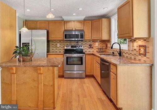 8471 Great Lake Ln, SPRINGFIELD, VA, 22153-4005 | Card Image