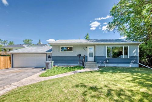 5210 56 Avenue, Ponoka, AB, T4J1G6 | Card Image