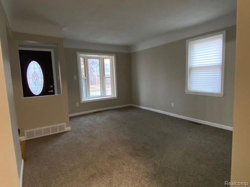 8998 Quandt Ave, Allen Park, MI, 48101-1529 | Card Image