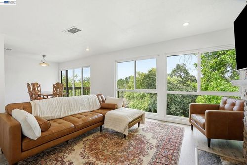 18-2101 Vanderslice Ct, Walnut Creek, CA, 94596-5945 | Card Image