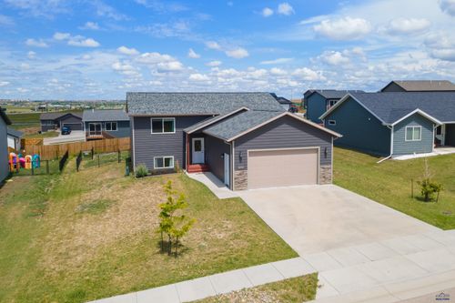 1212 Kodiak Dr, Box Elder, SD, 57719-4303 | Card Image