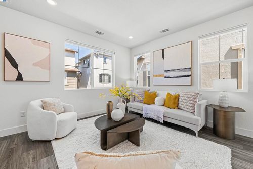 37606 Sand Drift Rd, Newark, CA, 94560-7329 | Card Image