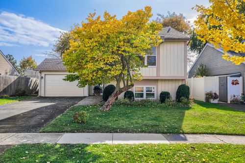 30W019 Wembly Dr, Warrenville, IL, 60555-1455 | Card Image