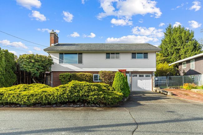 33803 4 Avenue, House other with 3 bedrooms, 1 bathrooms and 3 parking in Mission BC | Image 1