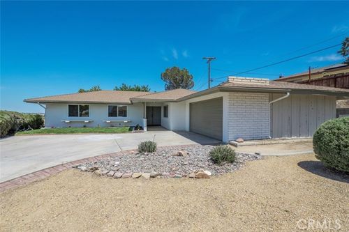  Yaqui Road, Apple Valley, CA, 92307 | Card Image