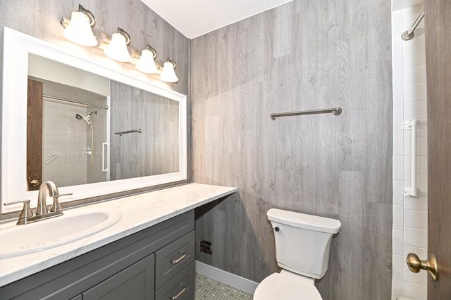 110 - 5200 S Tuckaway Boulevard, Condo with 2 bedrooms, 2 bathrooms and null parking in Greenfield WI | Image 18