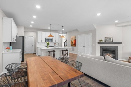 5322 94th Ln N, Brooklyn Park, MN, 55443-2433 | Card Image