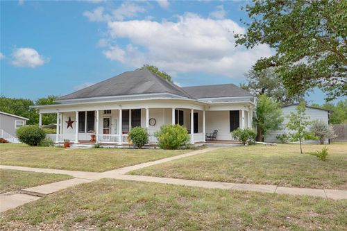 403 E 7th St, Flatonia, TX, 78941-2544 | Card Image