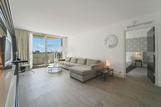 917 - 1100 West Ave, Condo with 1 bedrooms, 1 bathrooms and null parking in Miami Beach FL | Image 6