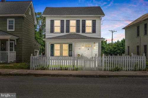 429 E Race St, MARTINSBURG, WV, 25404-4438 | Card Image
