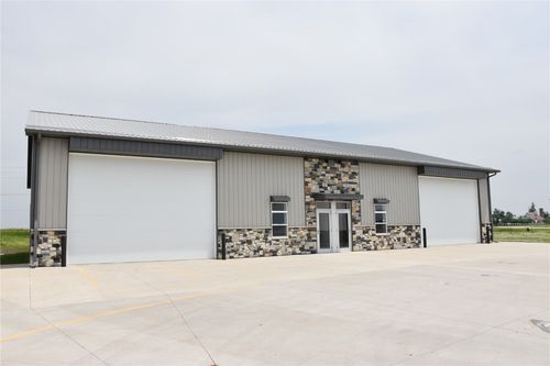 5622 Business Ln, Marion, IA, 52302-6201 | Card Image