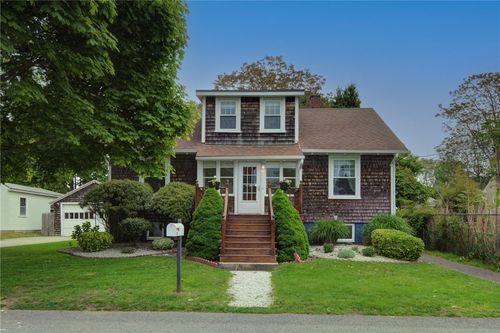 25 Renfrew Ave, Middletown, RI, 02842-5826 | Card Image
